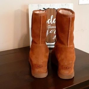 Ugg wedge boots 8.5